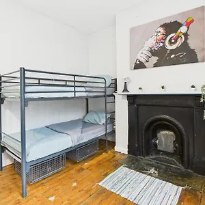  Hostel Bunkhouse